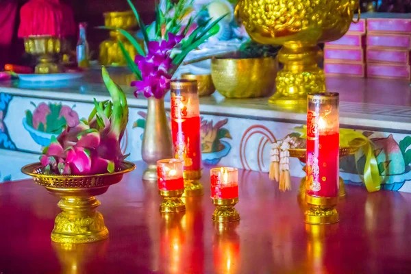 Kurban sunan Çin tanrılara ben Çince Tapınağı için Dragon meyve. İnsanlar sık sık teklifleri yapmak veya atası ruhlara kurban için dragon meyve kullanın.