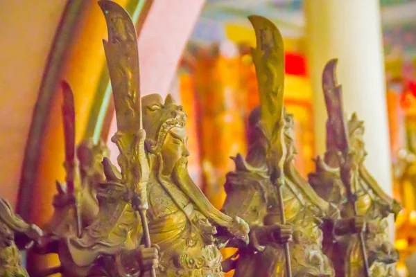 Красивая Золотая Статуя Гуань Общественном Китайском Храме Гуань Является Богом — стоковое фото