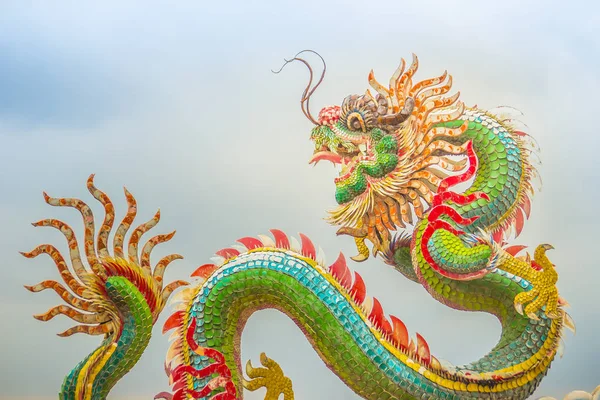 Patung Naga Cina Berwarna Warni Melilit Pilar Patung Naga Yang — Stok Foto