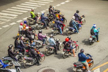 Bangkok, Tayland - 5 Eylül 2017: Bangkok şehir merkezinde yoğun trafik. İş çıkış saatinde Bangkok 'un merkezinde boş bir yol var. Büyük metropolde trafik sıkışıklığı olmadan akış.