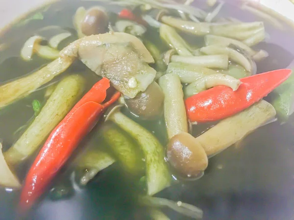 Gemischte Pilzsuppe Kaeng Hed Ruam Das Berühmte Nordöstliche Thailändische Essen — Stockfoto