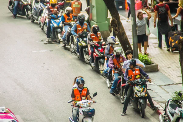 Bangkok Thaiföld Szeptember 2017 Motorkerékpárok Taxi Sorban Áll Utas Motorkerékpár — Stock Fotó