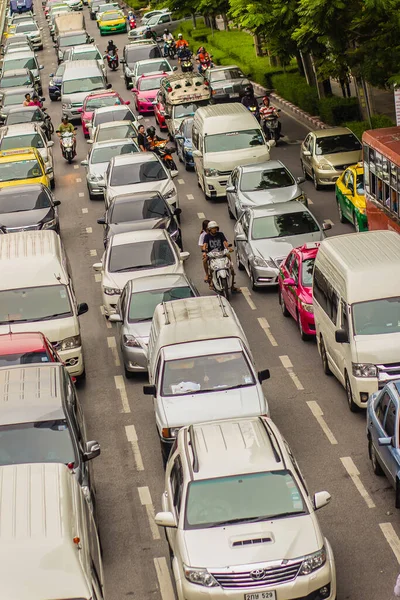 バンコク 2017年9月14日 タイ王国バンコクのサトーン地区のサトーン ロードでのラッシュ時の交通渋滞の眺め バンコクは世界で2番目に混雑した都市です — ストック写真