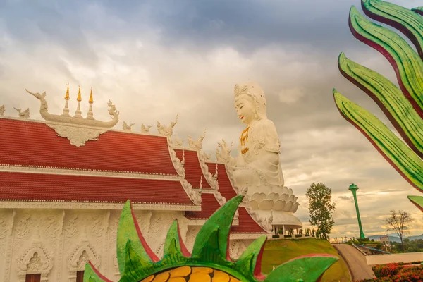 Biały Posąg Guanyin Wat Huay Plakang Chiang Rai Tajlandia Guan — Zdjęcie stockowe