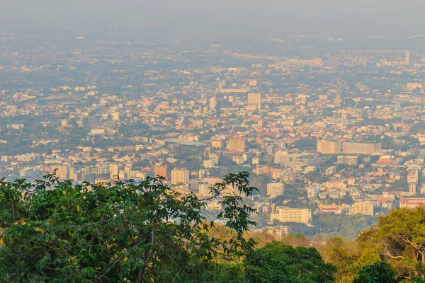 Pm2 5で煙が視界が悪いチェンマイ市の視点 5マイクロメートル未満の直径の大気粒子状物質 チェンマイ タイの汚染とスモッグ — ストック写真