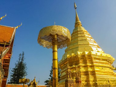 Wat Phra 'daki altın şemsiyeli Kuzey Tayland mimarisi ünlü tapınak Doi Suthep, Tayland' ın başkenti Chiang Mai 'nin simgesi oldu..