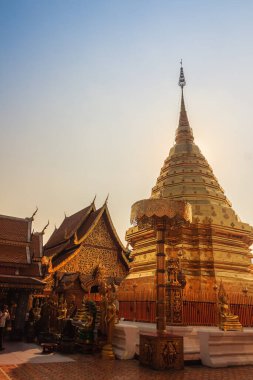 Wat Phra 'daki altın şemsiyeli Kuzey Tayland mimarisi ünlü tapınak Doi Suthep, Tayland' ın başkenti Chiang Mai 'nin simgesi oldu..