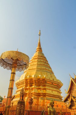 Wat Phra 'daki altın şemsiyeli Kuzey Tayland mimarisi ünlü tapınak Doi Suthep, Tayland' ın başkenti Chiang Mai 'nin simgesi oldu..