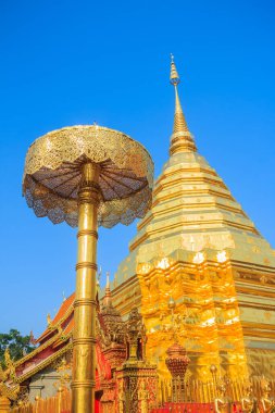 Wat Phra 'daki altın şemsiyeli Kuzey Tayland mimarisi ünlü tapınak Doi Suthep, Tayland' ın başkenti Chiang Mai 'nin simgesi oldu..