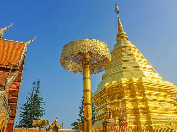 Schöne Architektur Nordthailändischen Stil Der Goldenen Pagode Mit Goldenem Regenschirm — Stockfoto