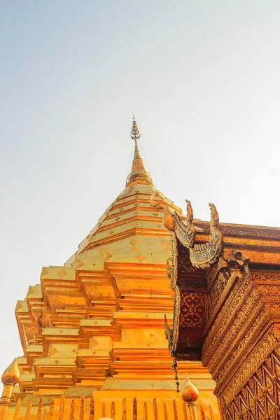 Belo Estilo Tailandês Norte Arquitetônico Pagode Dourado Dourado Imagem Buda — Fotografia de Stock