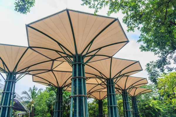 Telhado Lona Moderna Forma Cogumelo Para Parque Estacionamento — Fotografia de Stock