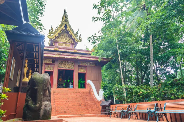 Krásná Phra Uposatha Nebo Ubosoth Stylu Chiang Saen Krásně Vyřezávanou — Stock fotografie