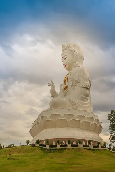 Weiße Statue Von Guanyin Wat Huay Plakang Dem Öffentlichen Buddhistischen — Stockfoto