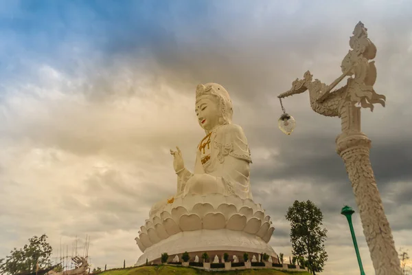 Weiße Statue Von Guanyin Wat Huay Plakang Dem Öffentlichen Buddhistischen — Stockfoto