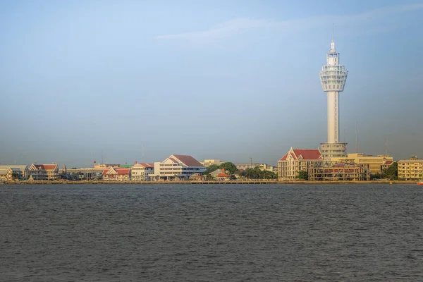 Widok Rzekę Samut Prakan Ratusz Nową Wieżą Widokową Przystani Łodzi — Zdjęcie stockowe