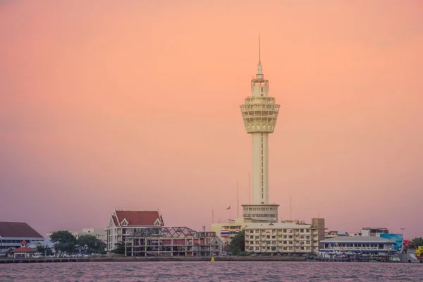 Widok Rzekę Samut Prakan Ratusz Nową Wieżą Widokową Przystani Łodzi — Zdjęcie stockowe