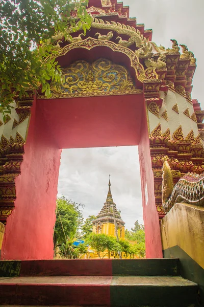 Όμορφη Wat Phra Doi Prabat Wat Doi Phra Baht Πύλη — Φωτογραφία Αρχείου