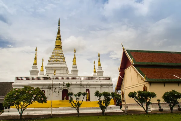 Hermoso Paisaje Pagoda Oro Blanco Wat Jedyod Chiang Rai Tailandia —  Fotos de Stock