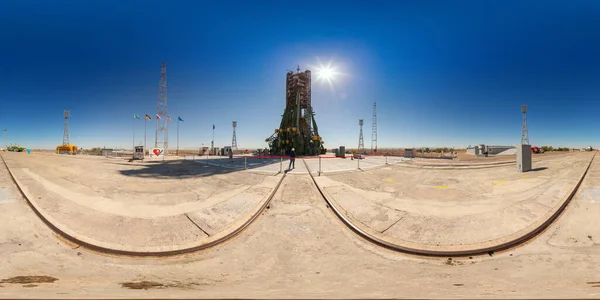 Kazakistan 'daki Baikonur Cosmodrome' da roket fırlatma hazırlıkları. 360 derece panorama