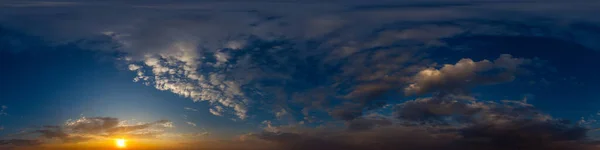 Gökyüzü yarımküre. 360 VR fotoğrafınız veya videonuz için gökyüzü fotoğrafı