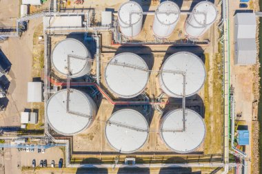 Sıvı Kütle Petrol ve benzin terminallerinin hava görüntüsü, boru hattı işlemleri, petrol ürünleri dağıtıyor.