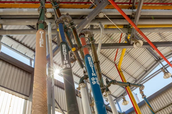 Sıvı Kütle Limanı Petrol ve benzin terminalleri, boru hattı işlemleri, petrol ürünleri dağıtıyor