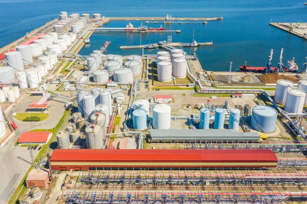 Sıvı Kütle Petrol ve benzin terminallerinin hava görüntüsü, boru hattı işlemleri, petrol ürünleri dağıtıyor.