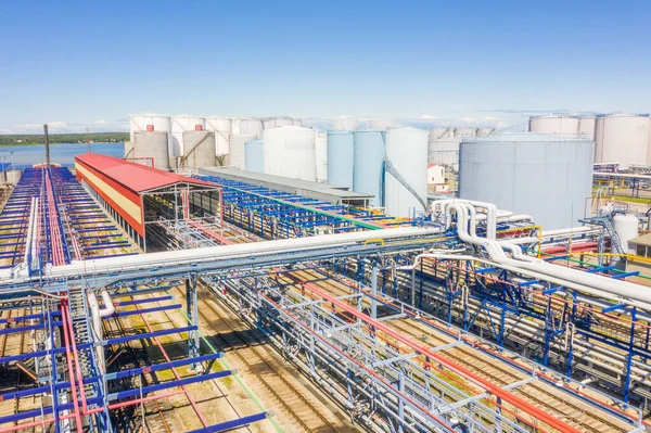 Sıvı Kütle Petrol ve benzin terminallerinin hava görüntüsü, boru hattı işlemleri, petrol ürünleri dağıtıyor.