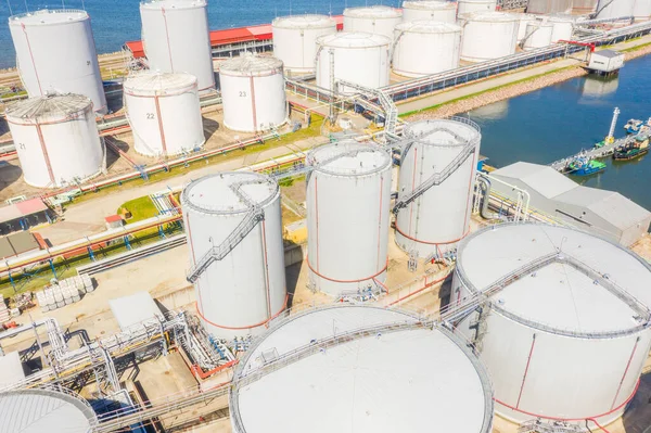 Sıvı Kütle Petrol ve benzin terminallerinin hava görüntüsü, boru hattı işlemleri, petrol ürünleri dağıtıyor.