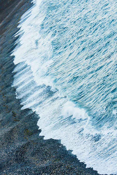 Vlna Modrého Oceánu Pláži Černým Pískem Seascape Pohled Shora Rusko — Stock fotografie