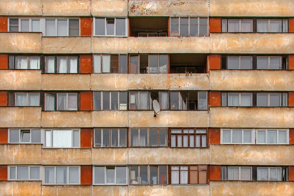 Saint Petersburg Rusya 'daki tipik sosyalist apartman binası