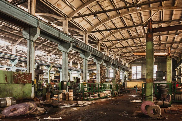 Заброшенный Старый Большой Промышленный Зал Ждет Сноса Бывший Хабаровский Завод — стоковое фото