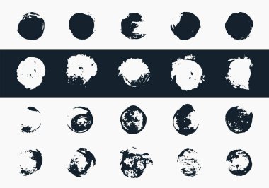 Büyük yuvarlak mürekkep kalıpları. Tam daire ve kavisler. Tasarım için vektör etiketleri. Modern doku, kirli lekeler. Hippi tarzında izole edilmiş çemberler.