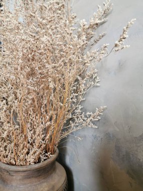 Kap üzerinde açık kahverengi çiçekler Modern ev dekorasyonu