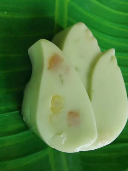 Sweet Thai Dessert Flower Shaped Iced Jelly Deputy Green Leaves — Stock Photo, Image