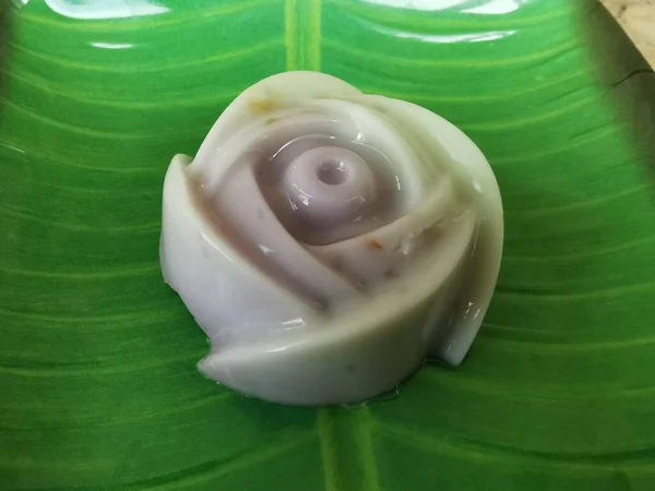 Dessert Thaïlandais Sucré Gelée Glacée Forme Fleur Député Aux Feuilles — Photo