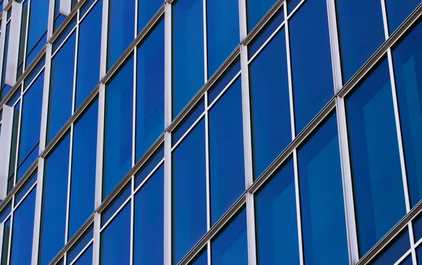 Das Sich Wiederholende Muster Blauer Fenster Nahaufnahme Fassade Eines Modernen — Stockfoto