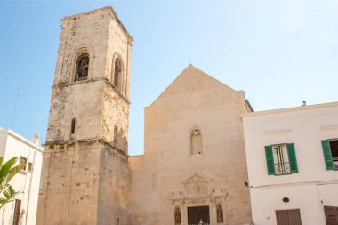 Polignano 'nun tarihi merkezi bir kısrak, bir Puglia köyü. Yaz tatili için çok güzel bir yer.