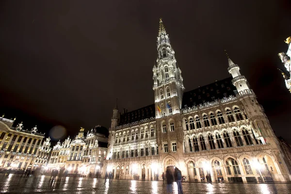 Vista Notturna Panoramica Del Grande Luogo Bruxelles Belgio Durante Pioggia — Foto Stock