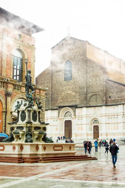 Estatua Neputuno Por Detrás Cerca Cubierta Niebla Ayuntamiento Histórico Fondo — Foto de Stock