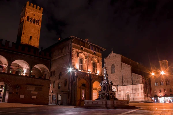 Éjszakai Kilátás Maggiore Tér Bologna Neptun Szökőkút Közelről Egy Középkori — Stock Fotó