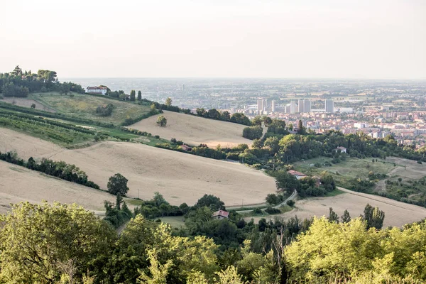 Panoramautsikt Över Bologna Från Bolognese Kullar Staden Bakgrunden Med Åkrar — Stockfoto