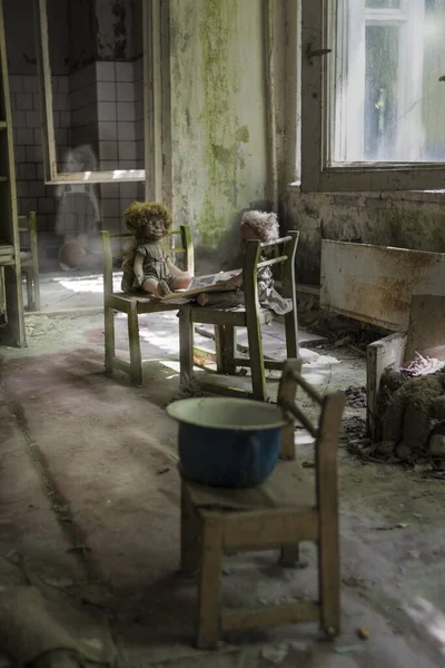 Ciudad Abandonada Chernobyl Jardín Infantes Muñecas — Foto de Stock