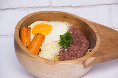 Beyaz Arkaplanda Endonezya Yumurta Eriştesi