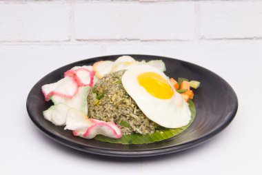 Geleneksel Endonezya Kızarmış Pirinci ve Sunny Side Up Egg