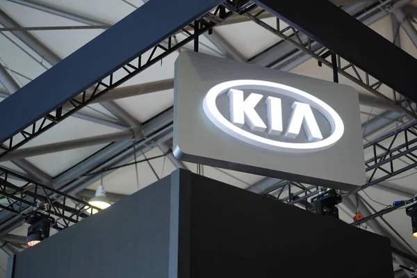 Shanghai China June 2019 Illuminated White Brand Logo Kia Motors — Stock Photo, Image