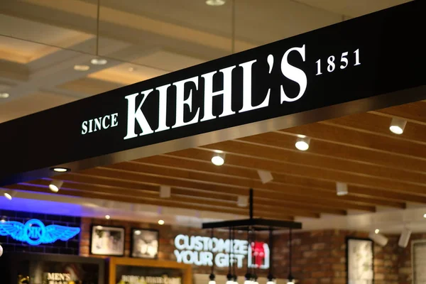 Close Kiehl Logo Shop Sign American Cosmetics Brand Blur Background — Stock Photo, Image