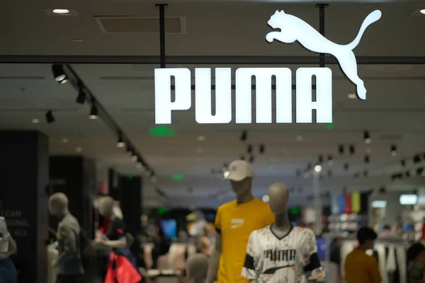 Close Puma Shop Sign Hanging Store Blur Background German Sports — Stock Photo, Image