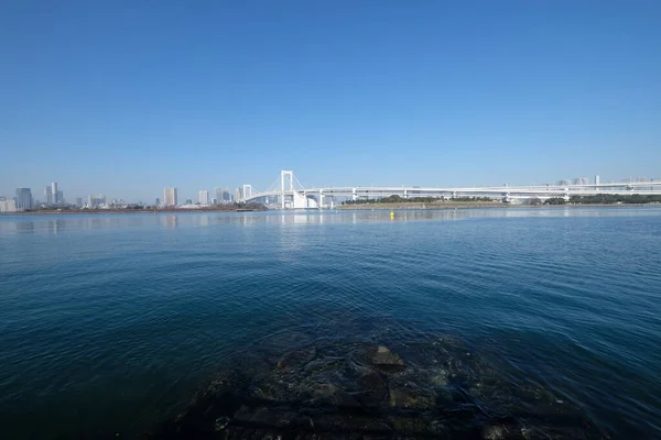 Panoramautsikt Regnbuebro Tokyo Solrike Dager Klar Blå Himmel Sjøvann – stockfoto